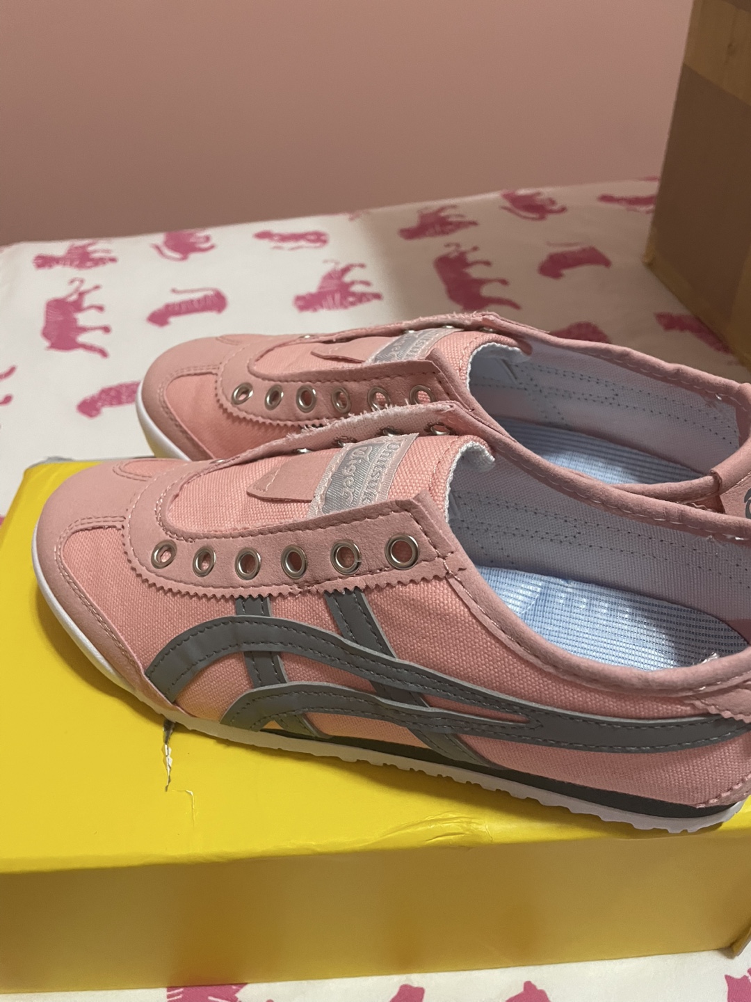 Onitsuka Tiger slip-on sneakers - size US 7