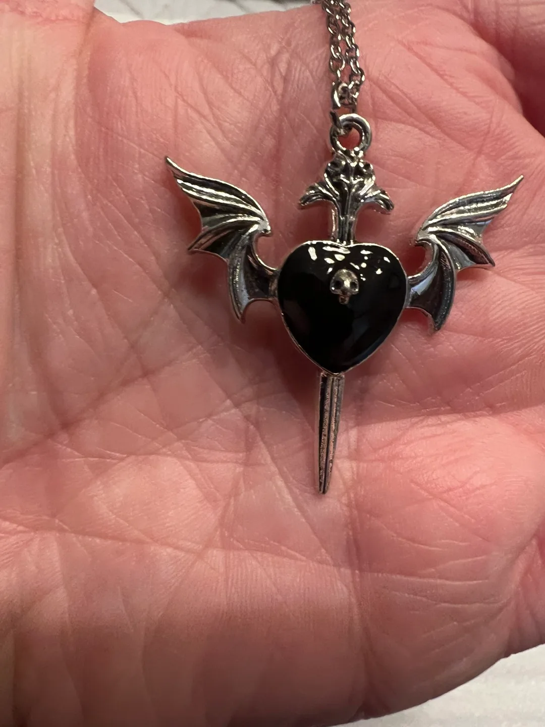 Batwing heart necklace image indicator(2)