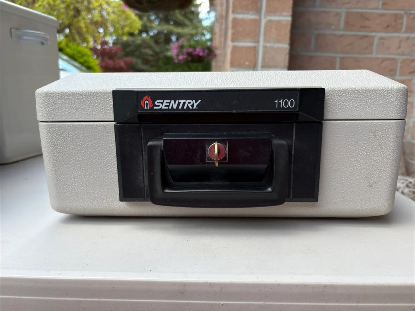 Sentry 1100 Fireproof Security Box thumbnail