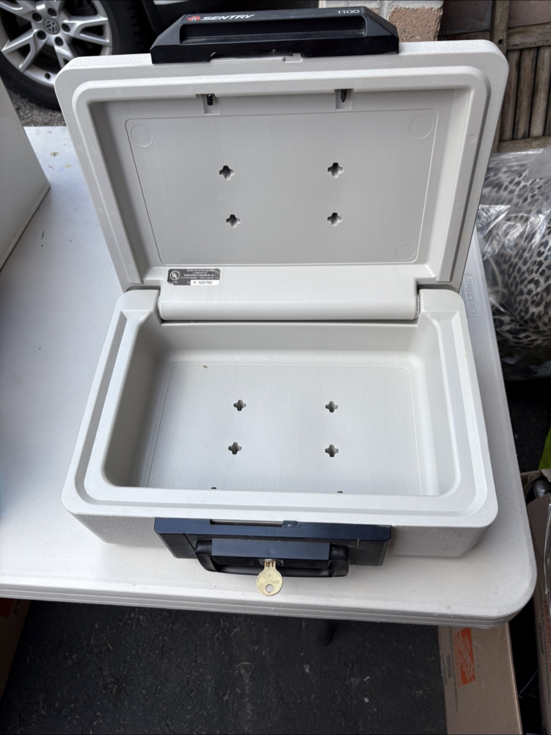 Sentry 1100 Fireproof Security Box - photo 2
