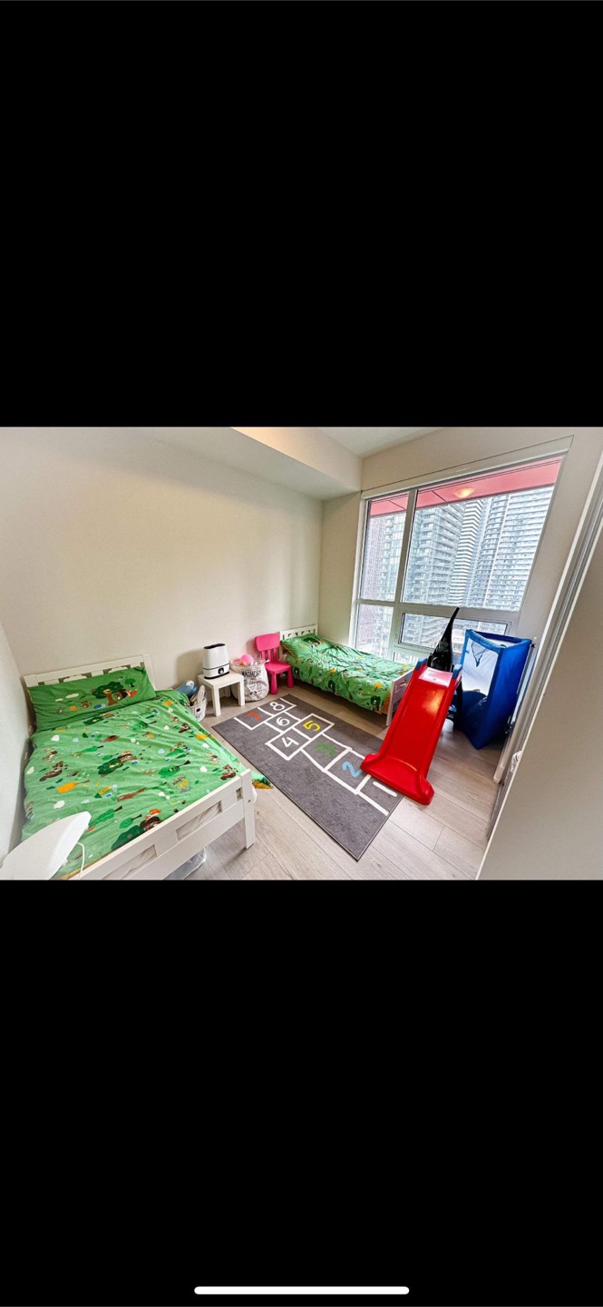 2 kids beds free