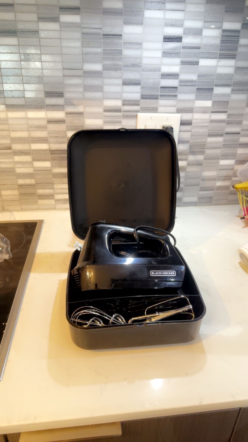 Black + Decker Hand Mixer with Case