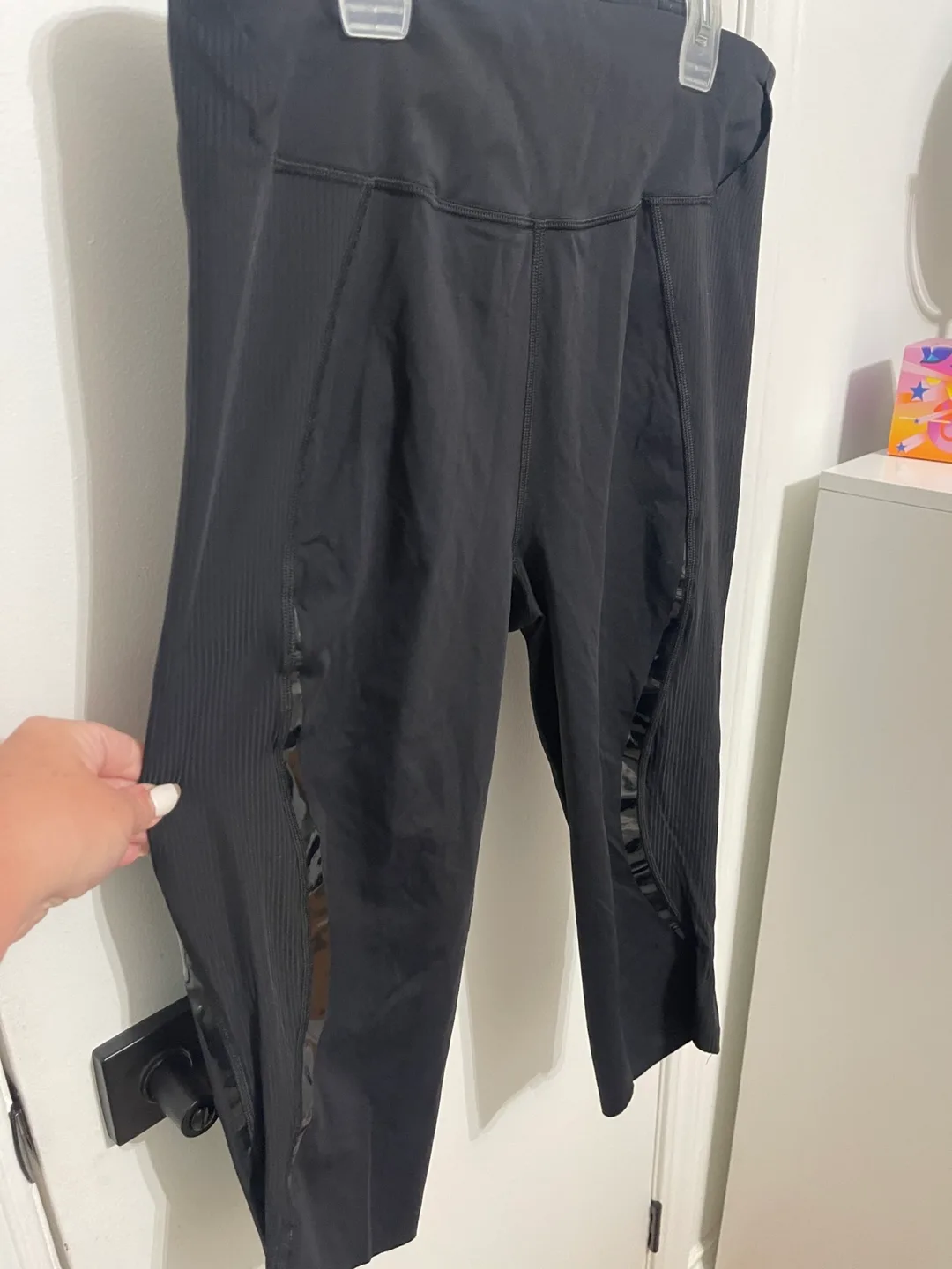 Lululemon sz 12 Gloss Trim Run Super High-Rise Crop 17" image indicator(4)