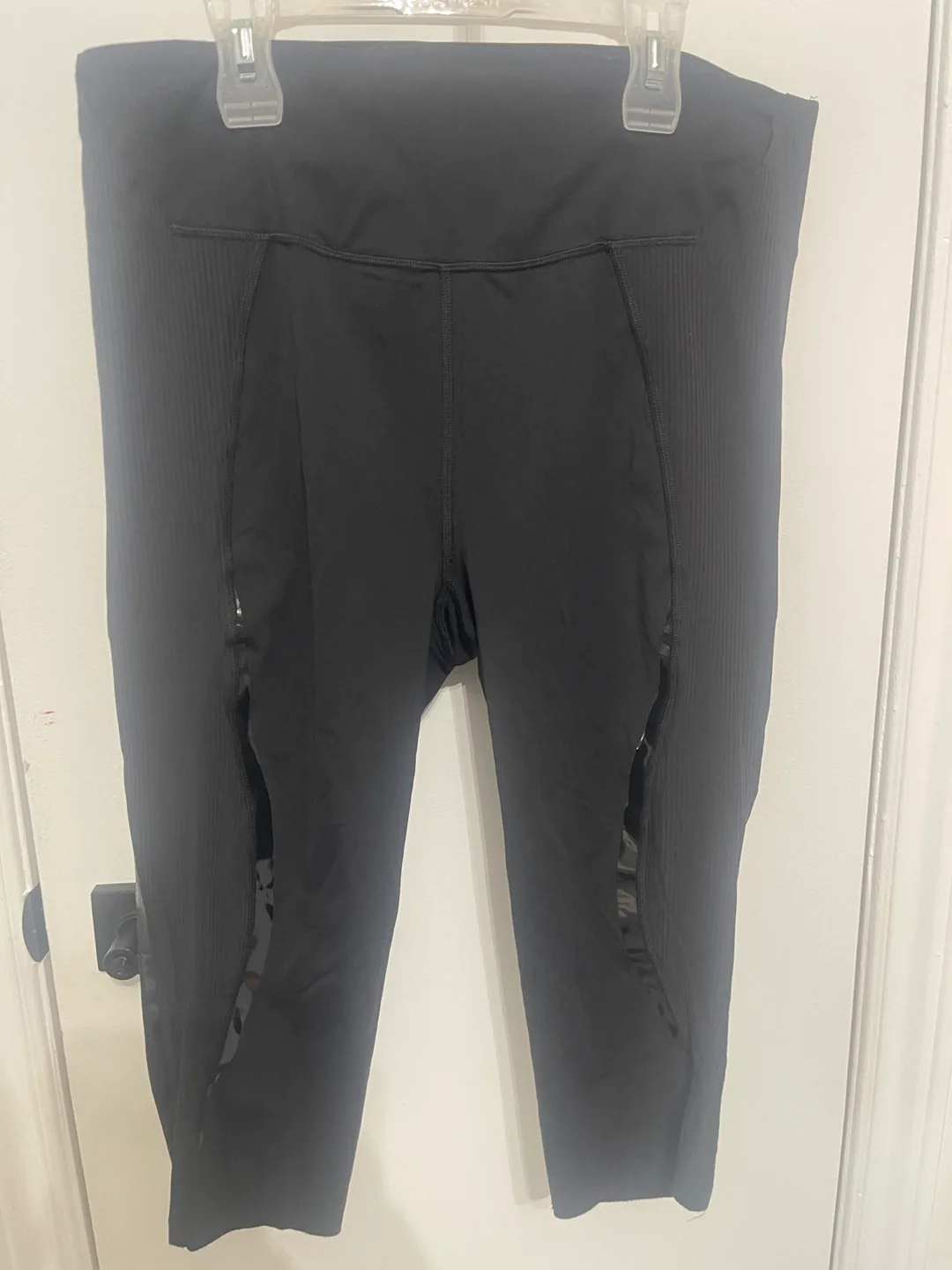 Lululemon sz 12 Gloss Trim Run Super High-Rise Crop 17" image indicator(3)