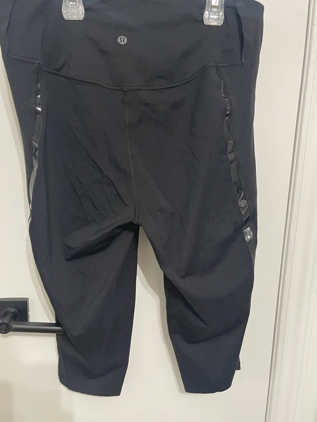 Lululemon sz 12 Gloss Trim Run Super High-Rise Crop 17" image indicator(6)