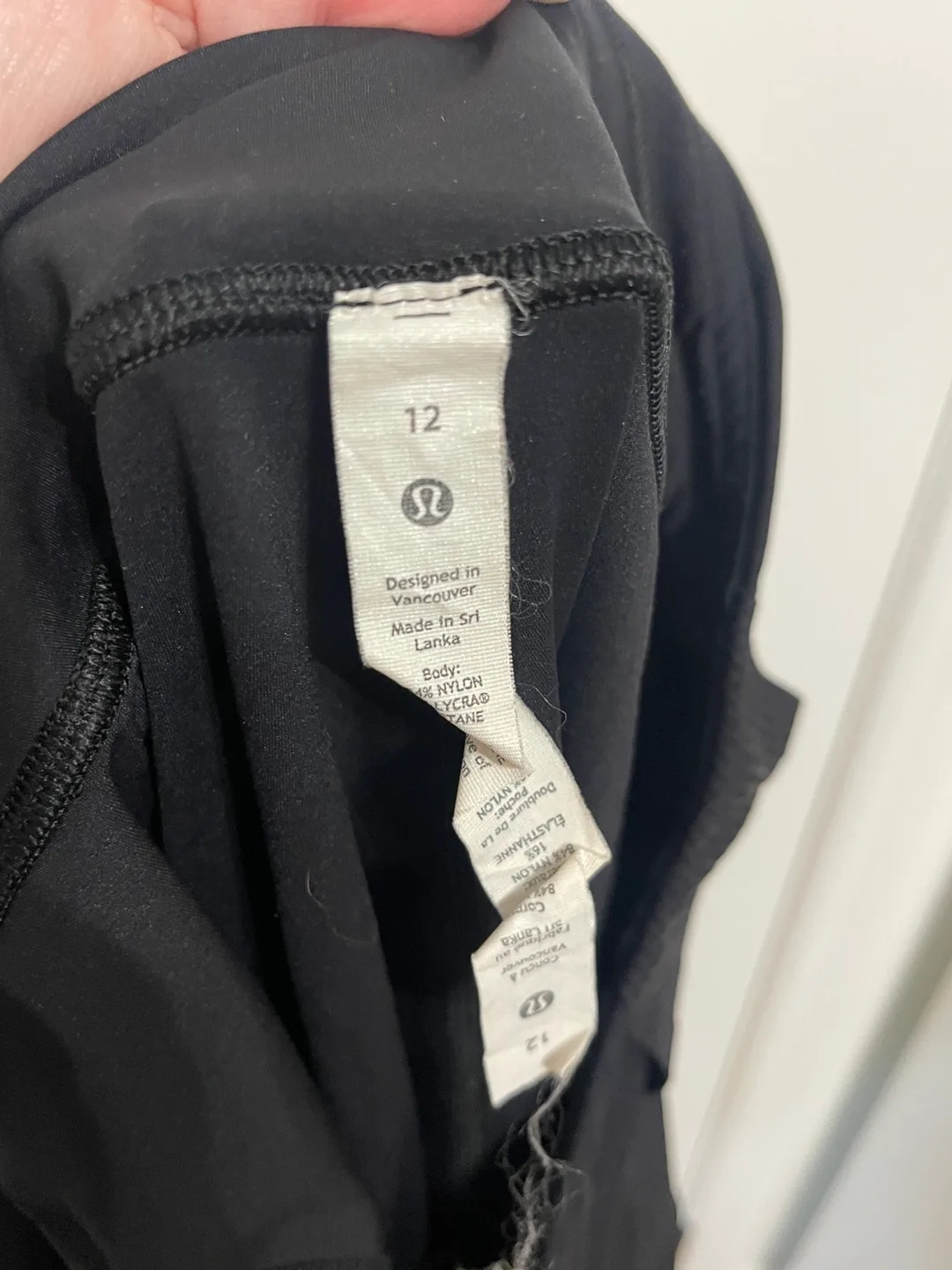 Lululemon sz 12 Gloss Trim Run Super High-Rise Crop 17" image indicator(7)