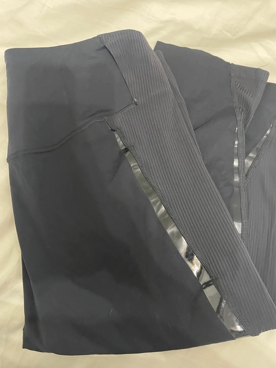 Lululemon sz 12 Gloss Trim Run Super High-Rise Crop 17" image indicator(8)