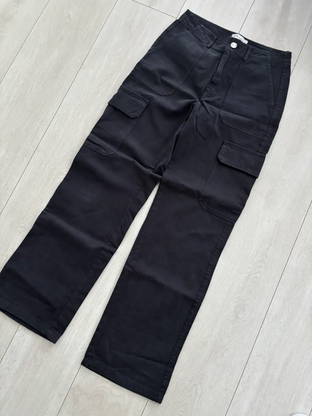 Zara dark cargo pants like new image indicator(3)