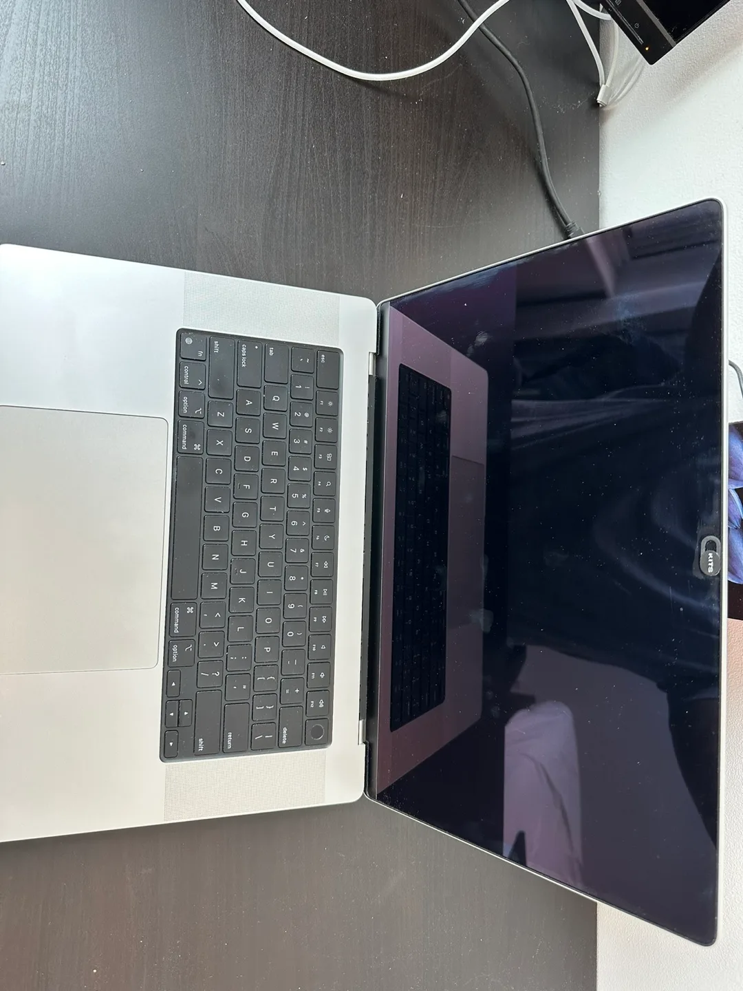 16-inch Apple MacBook Pro - M1 Pro Chip, 32GB RAM, 500GB SSD image indicator(3)