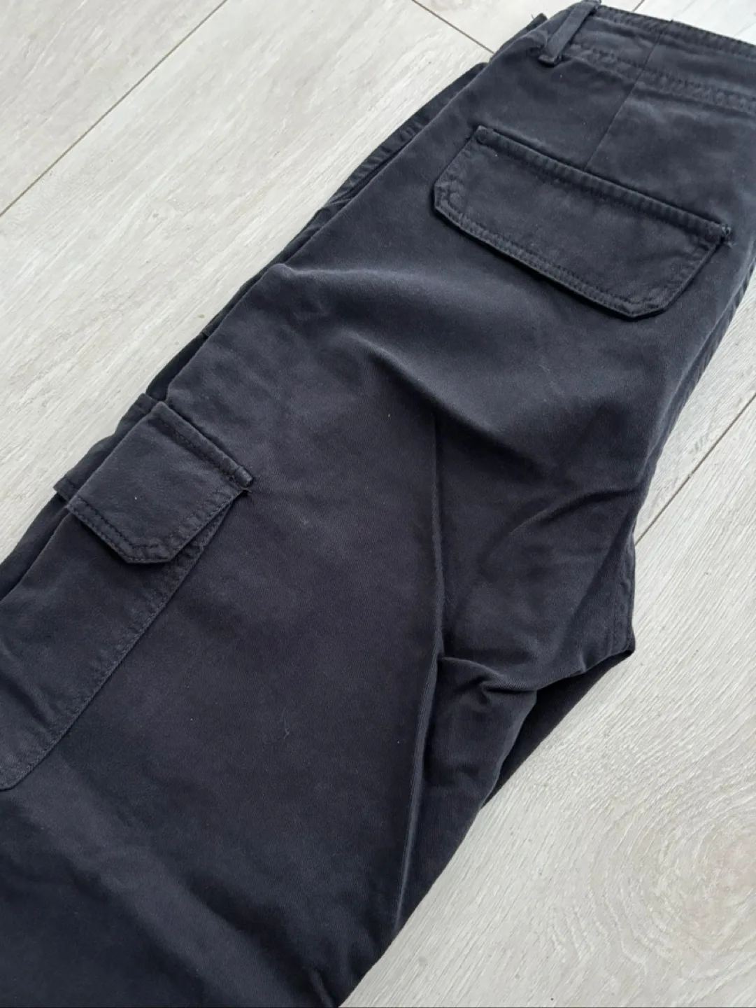 Zara dark cargo pants like new image indicator(4)