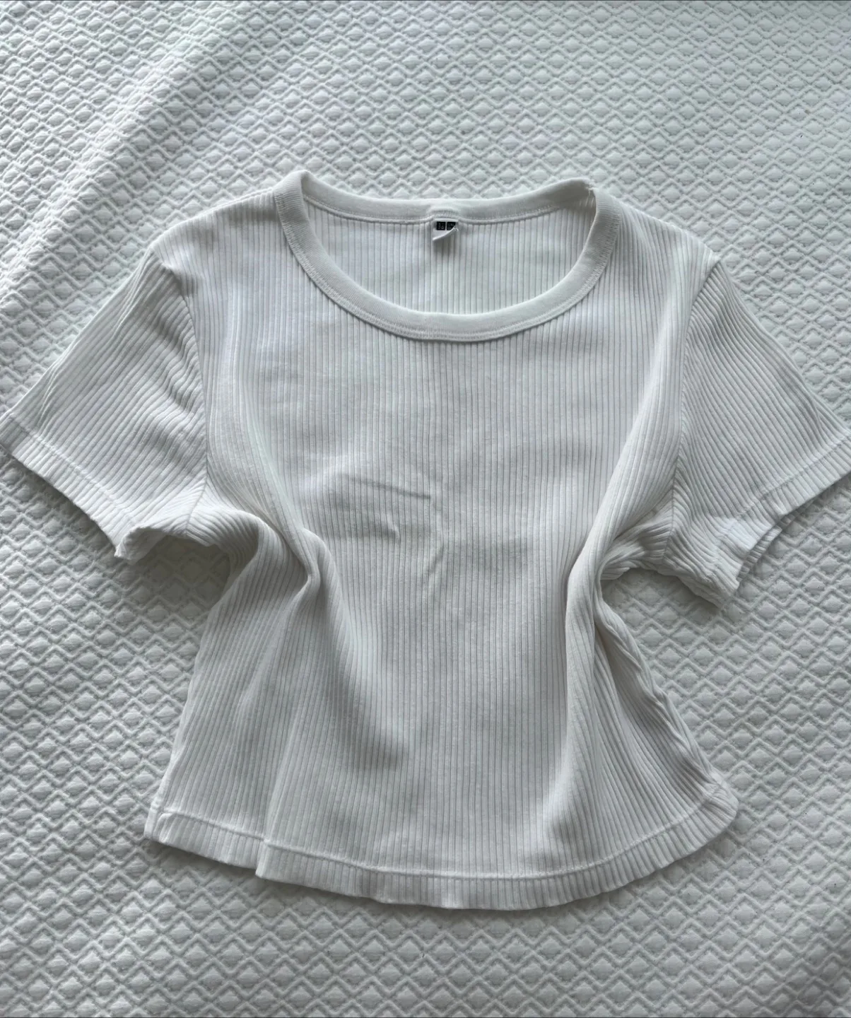 Uniqlo Women's Ribbed Crew Neck T-Shirt - Size M thumbnail