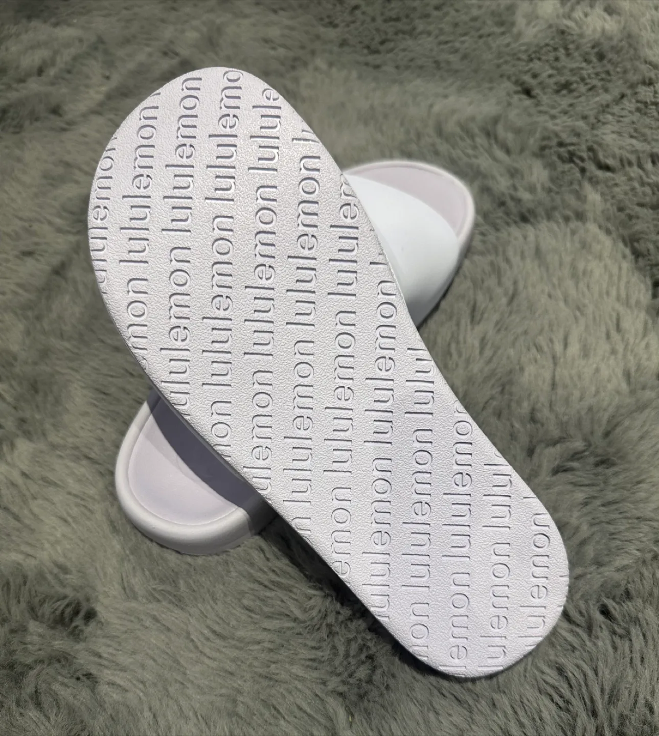 Lululemon lilac Slides image indicator(2)