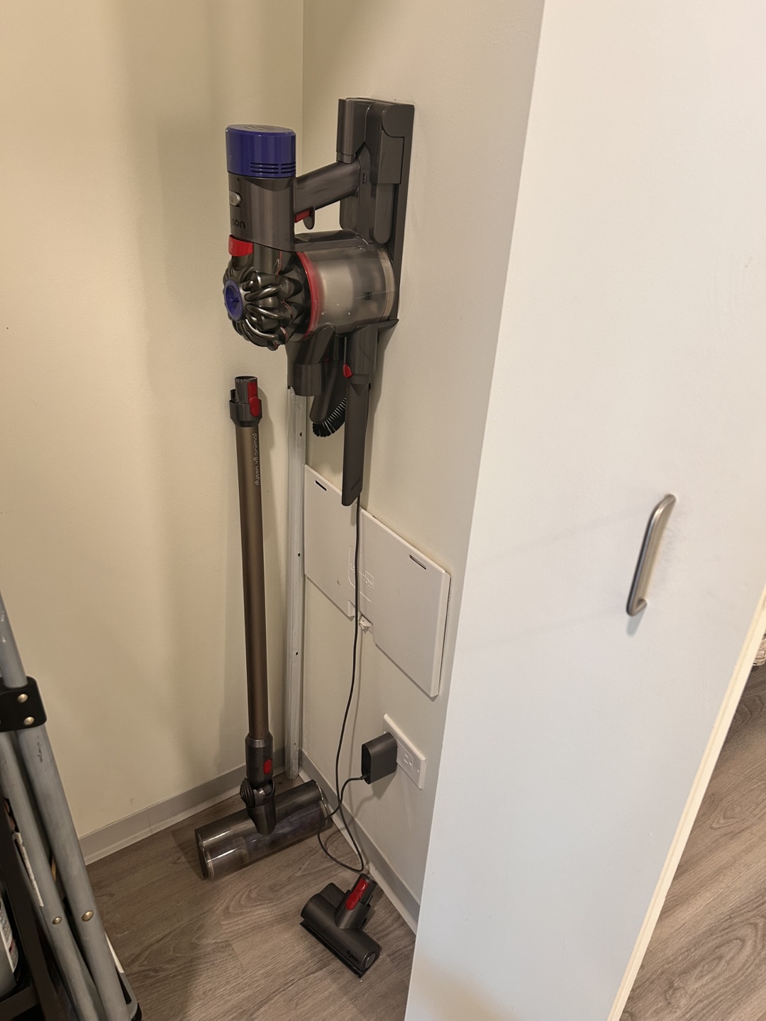 Dyson V8 Animal Cordless Stick Vacuum - photo 2