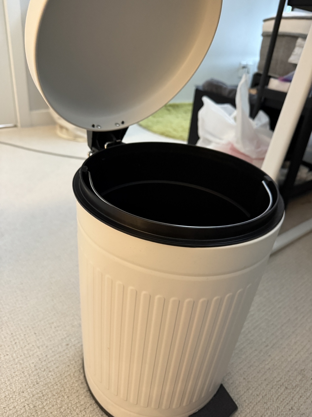 White Pedal Bin with Lid - photo 2