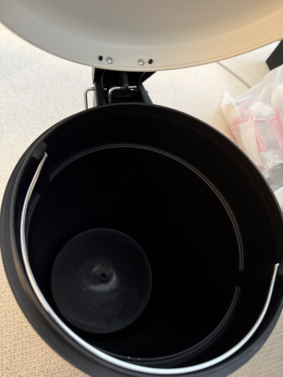 White Pedal Bin with Lid - photo 3