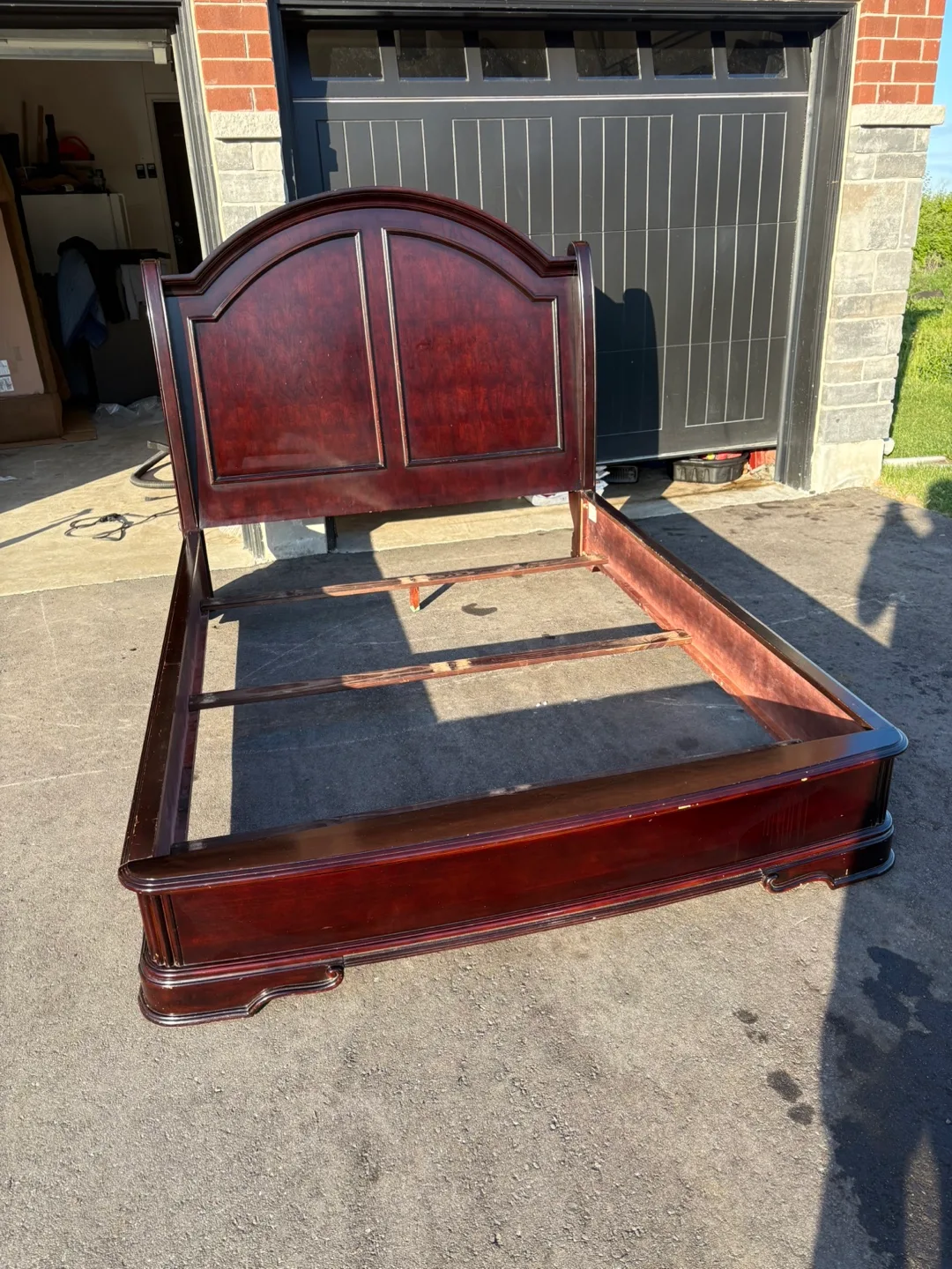 FREE DELIVERY✅• QUEEN SIZE BROWN WOOD BED FRAME thumbnail