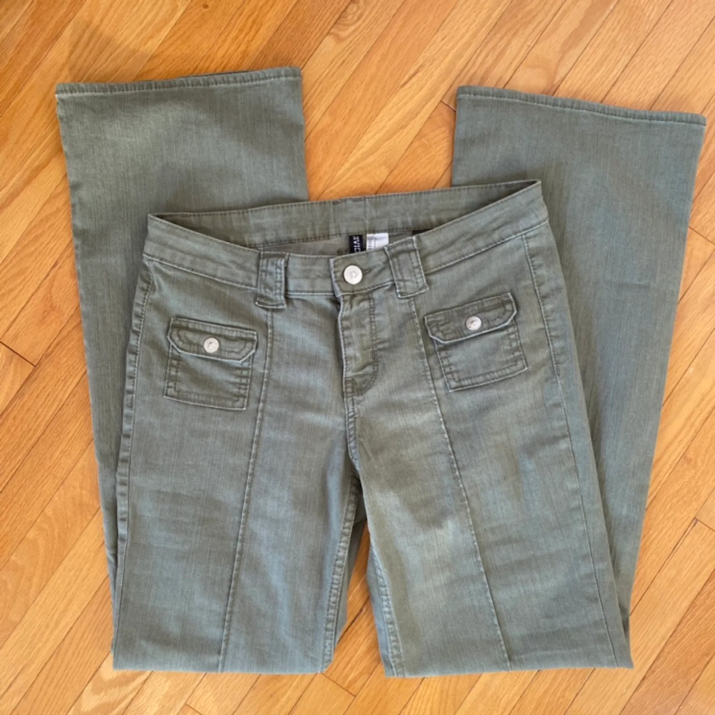H&M - Green Twill Cargo Pants image indicator(2)
