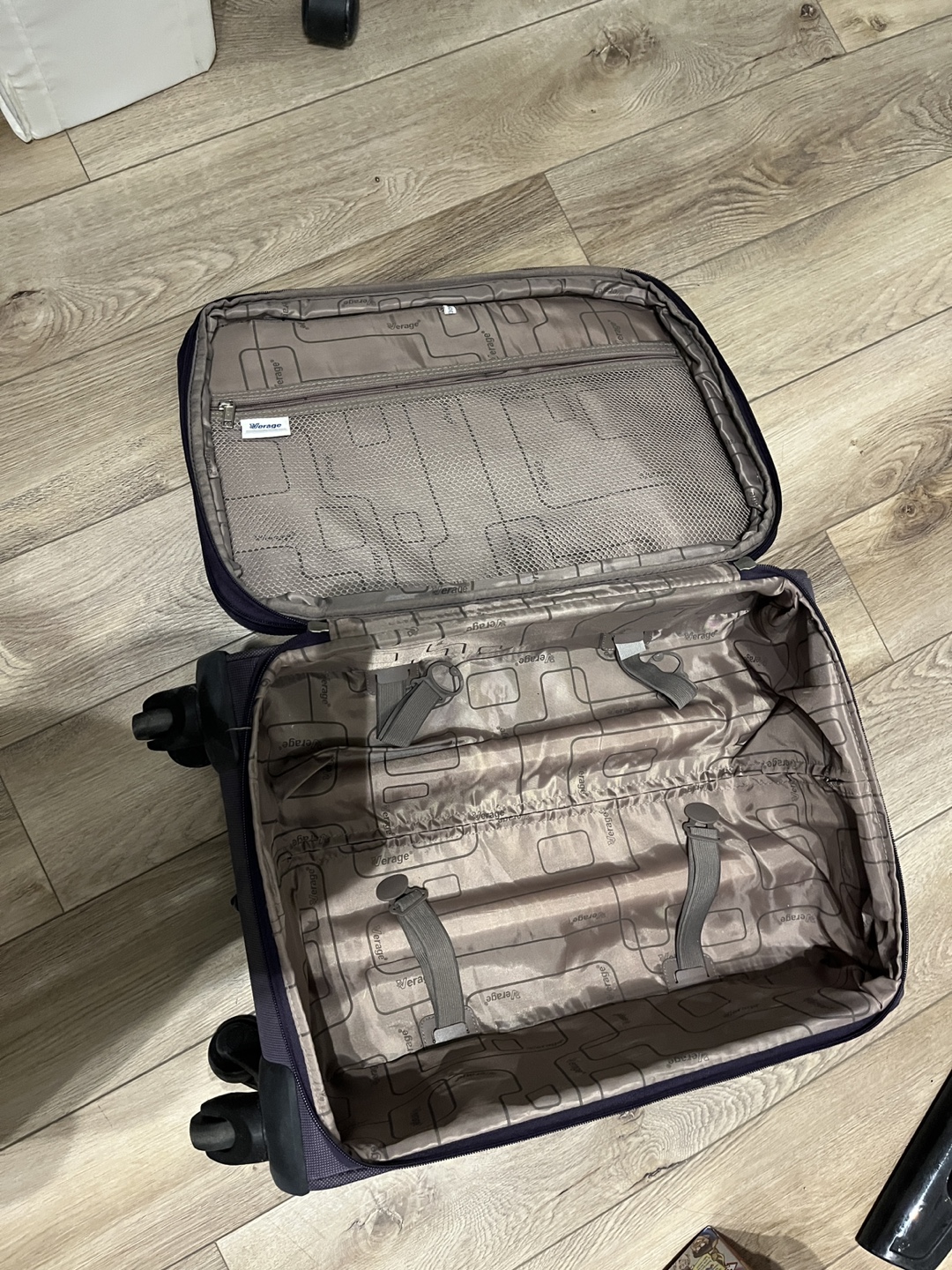Verageo Carry-on Suitcase - photo 2