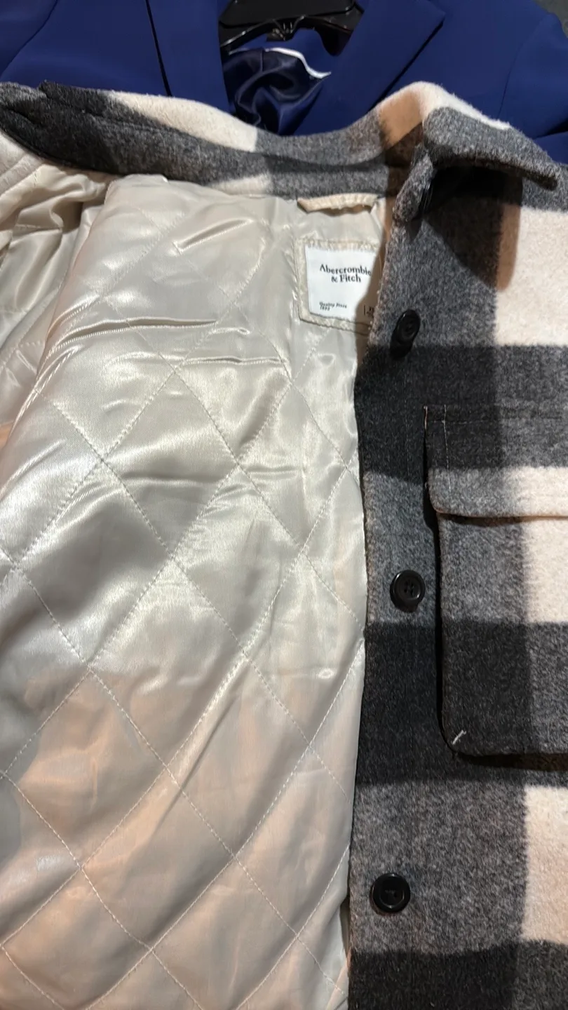 Women's Grayscale Buffalo plaid Abercrombie Jacket image indicator(6)