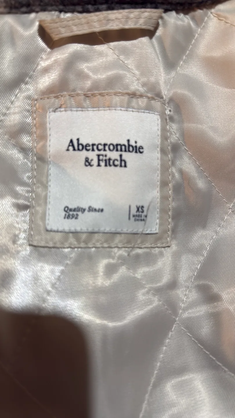 Women's Grayscale Buffalo plaid Abercrombie Jacket image indicator(7)