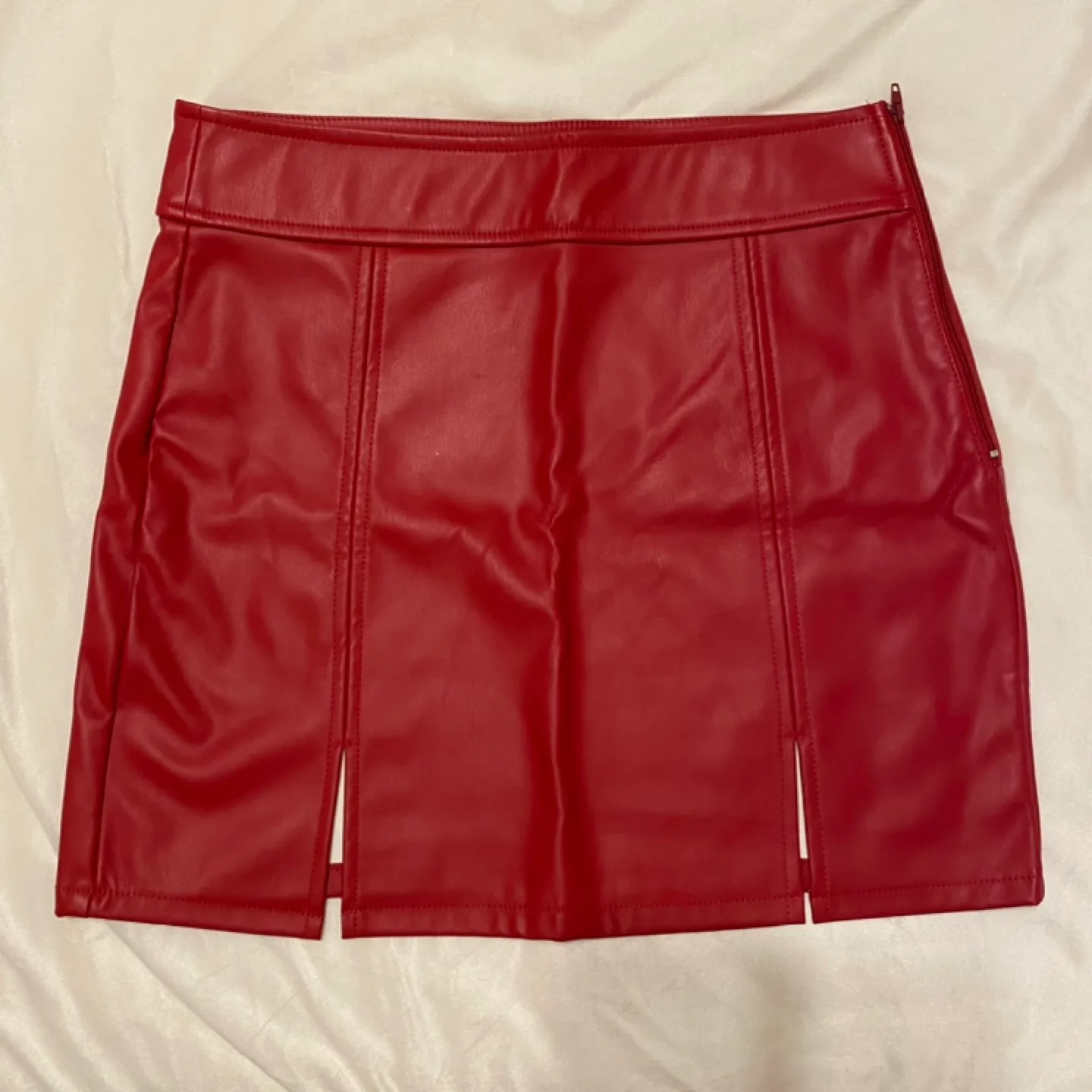 (With tags) Red Faux Leather Mini Skirt image indicator(2)