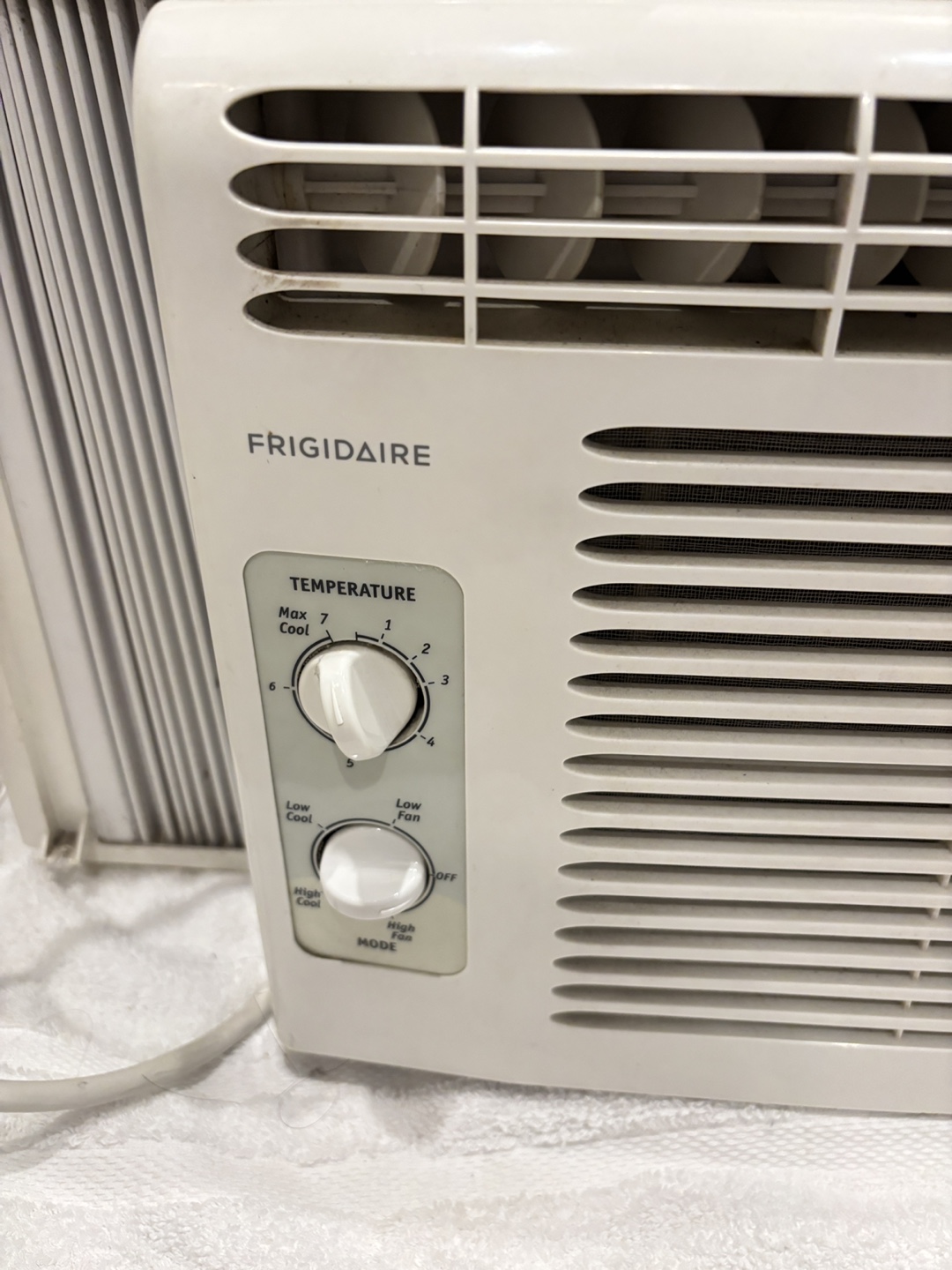 Frigidaire 5000 BTU Window Air Conditioner - photo 3