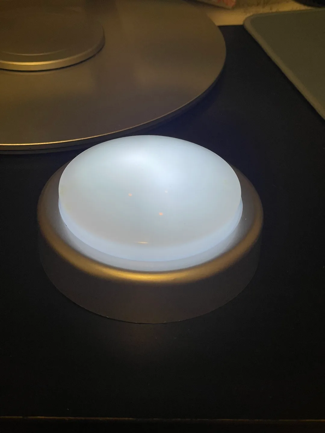 Small LED Puck Light image indicator(2)