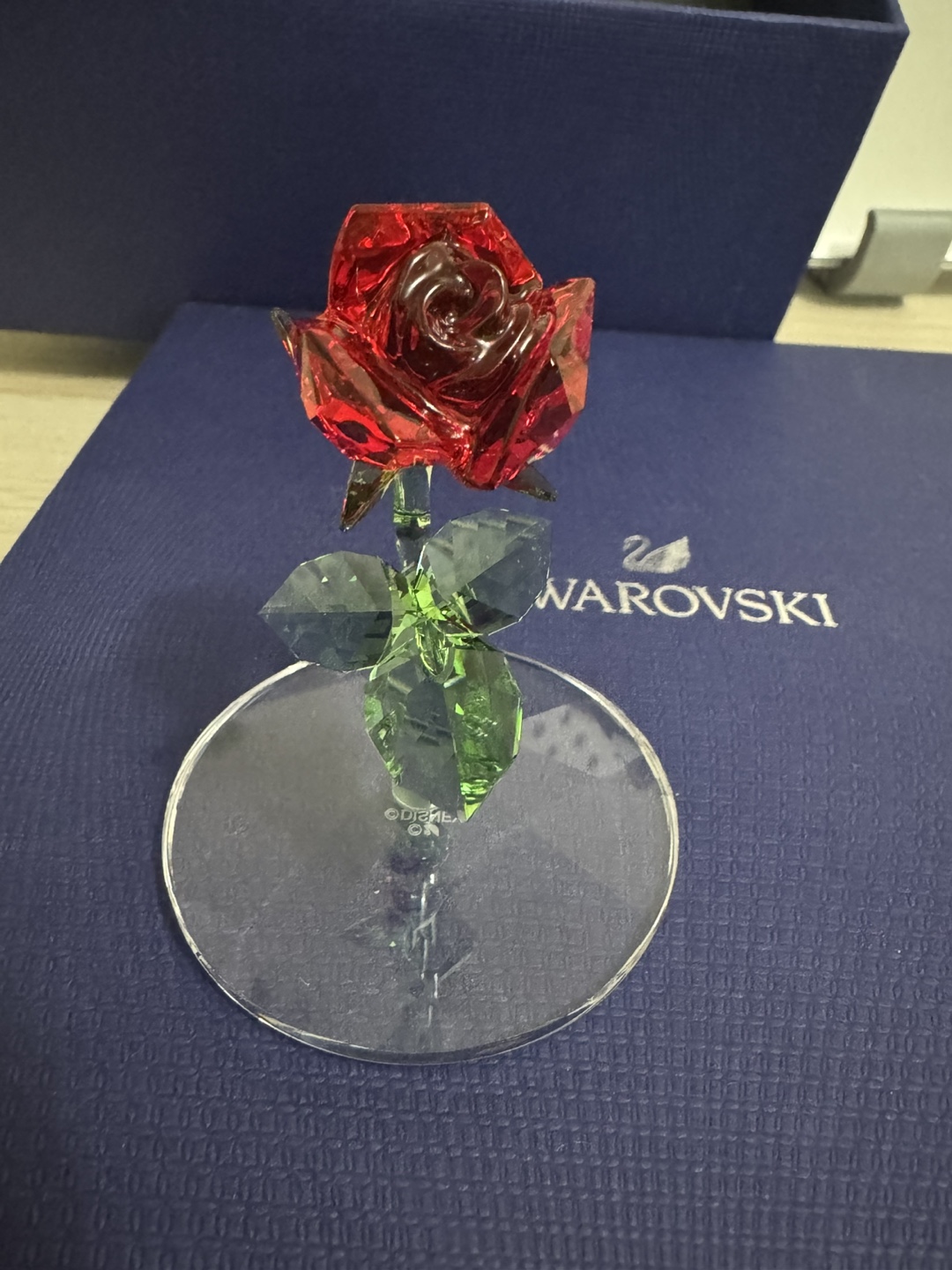 Swarovski Red Rose Figurine with Glass Dome - photo 2