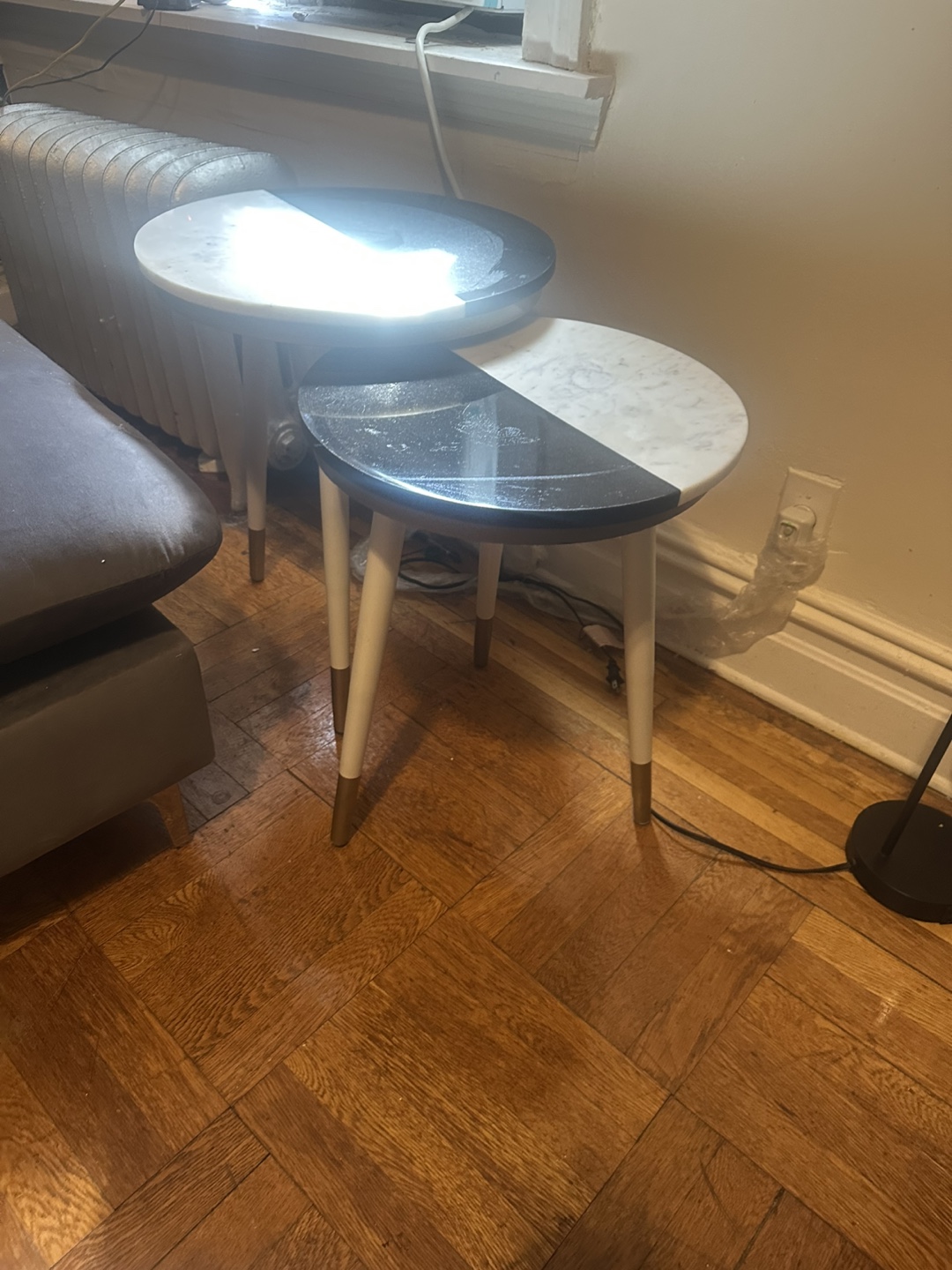 Pair of Round Marble Top Nesting Tables - photo 3
