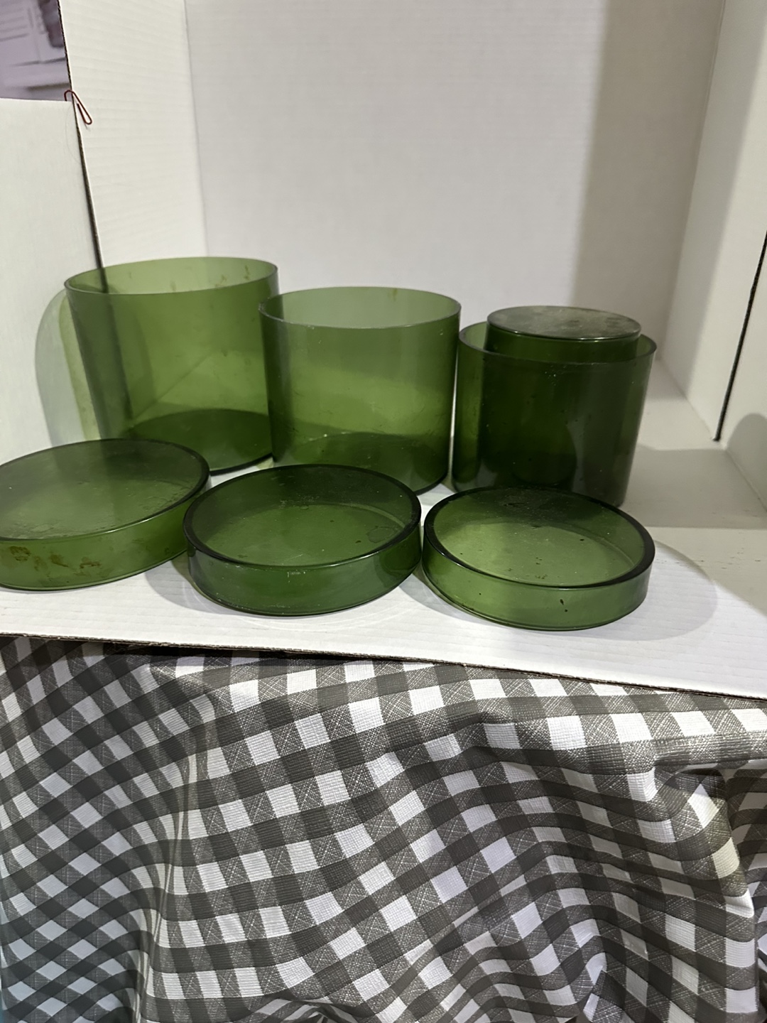 Set of 4 Vintage Green containers with Lids. - photo 3