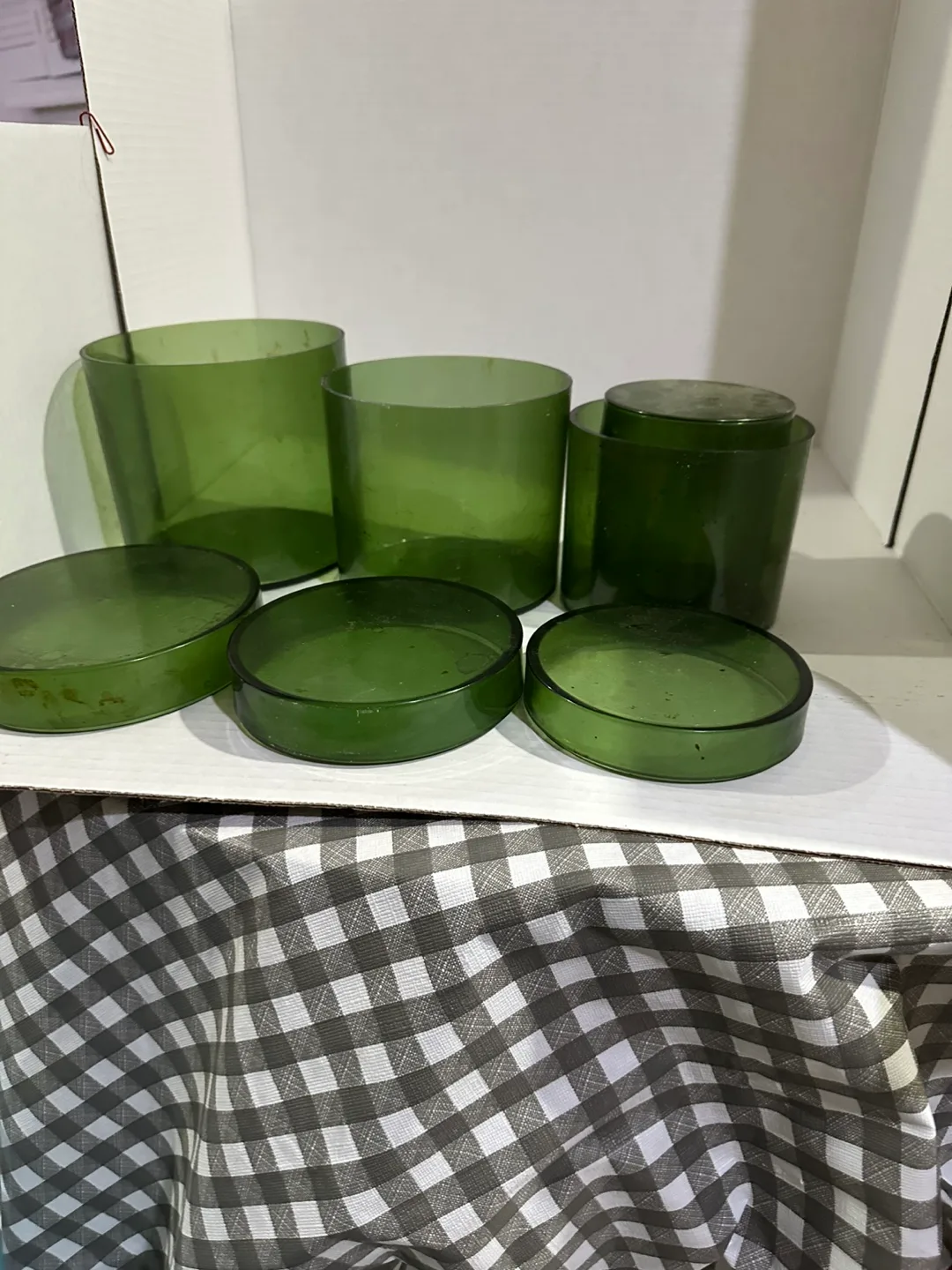 Set of 4 Vintage Green containers with Lids. image indicator(3)