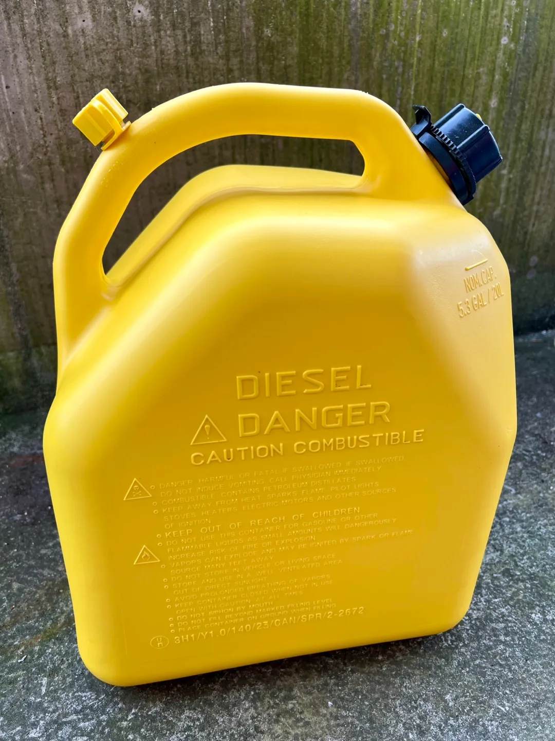 Scepter 20 Litre Yellow Diesel Fuel Can with 20 litres diesel thumbnail