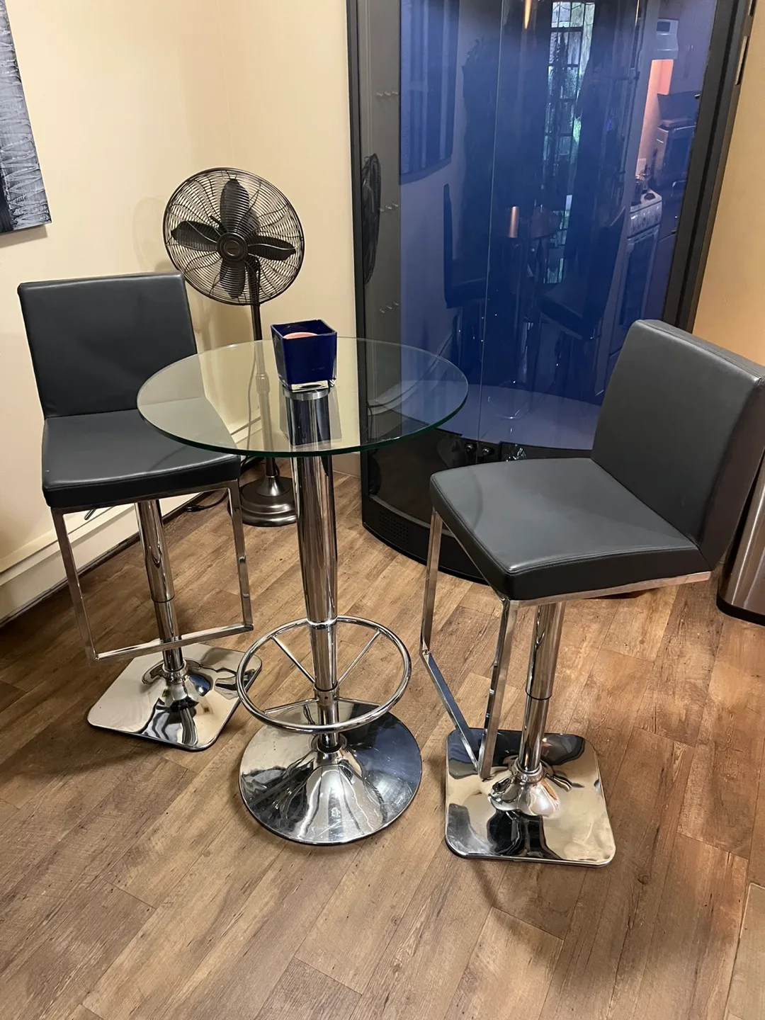 Bistro Table Set with Two Bar Stools image indicator(3)