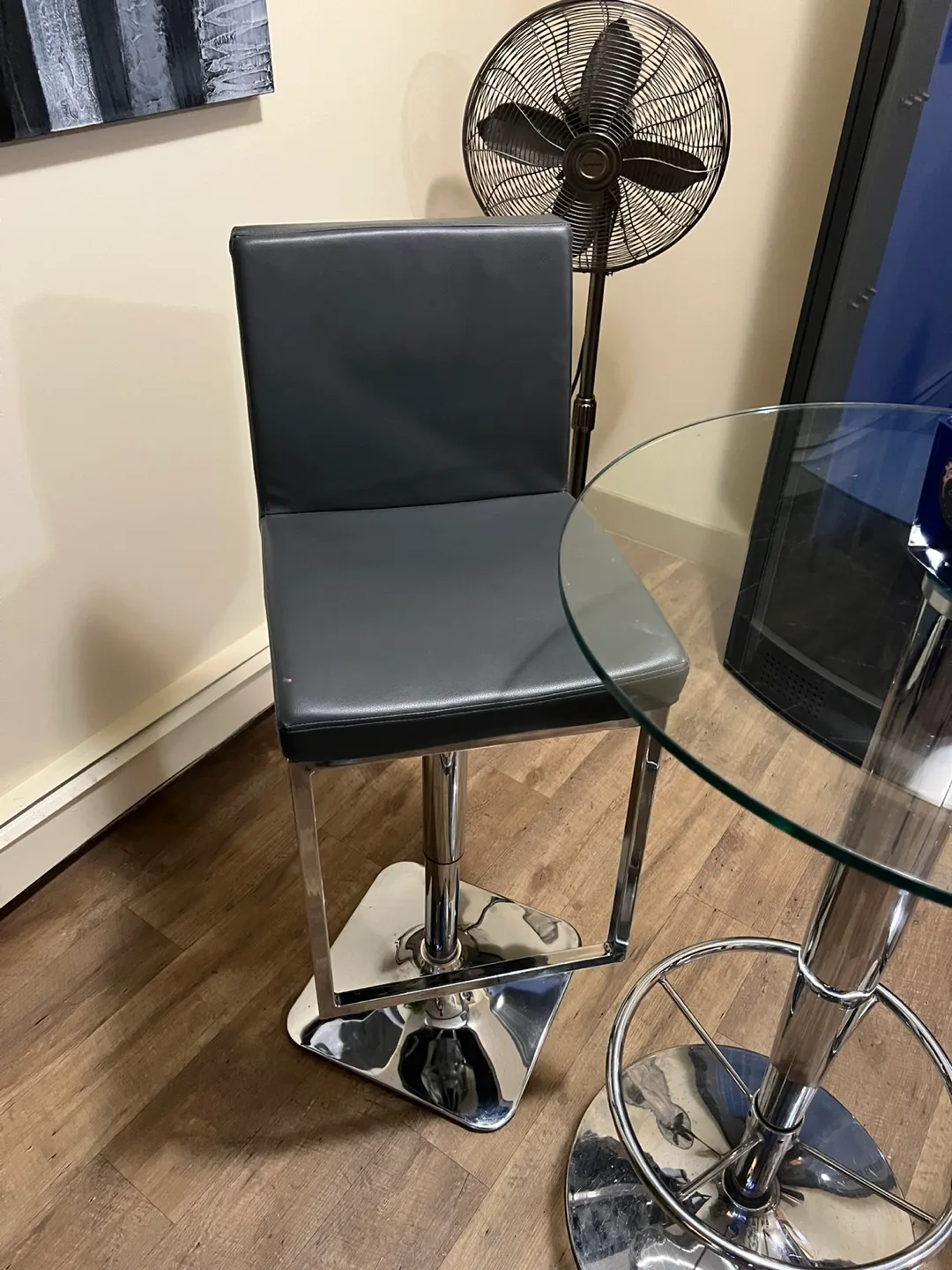 Bistro Table Set with Two Bar Stools image indicator(4)