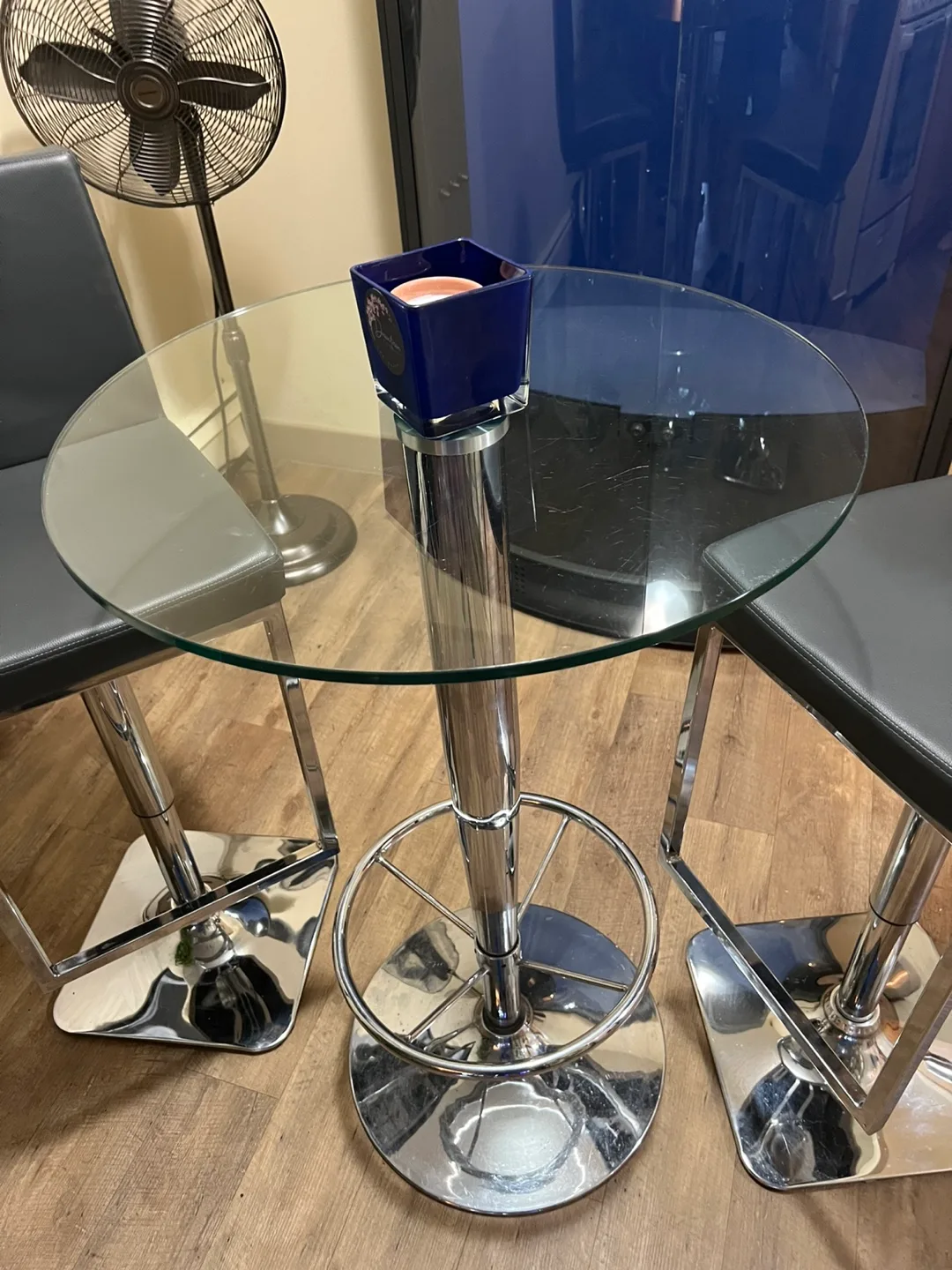 Bistro Table Set with Two Bar Stools image indicator(2)