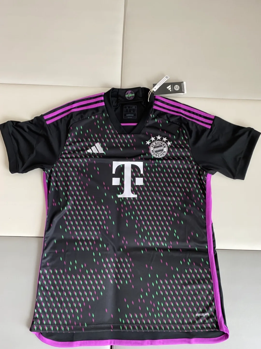 FC Bayern München 2023-24 Away Jersey - Size L - Adidas thumbnail