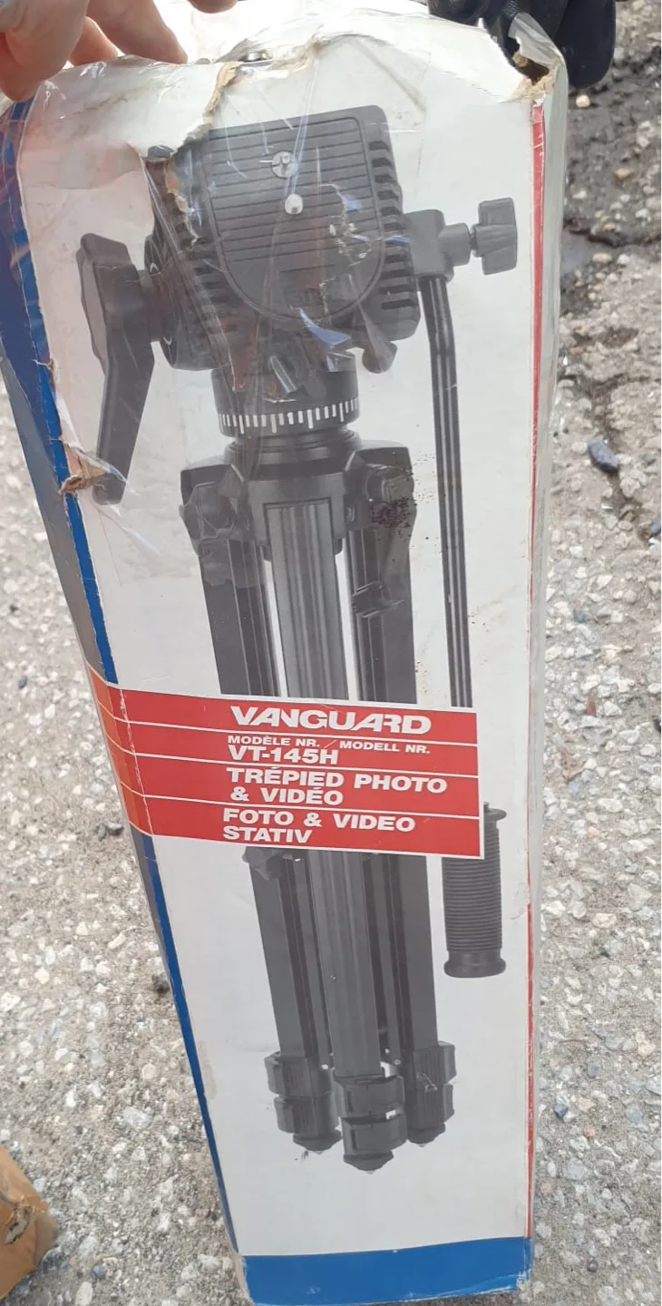 Vanguard VT-145H Photo & Video Tripod thumbnail