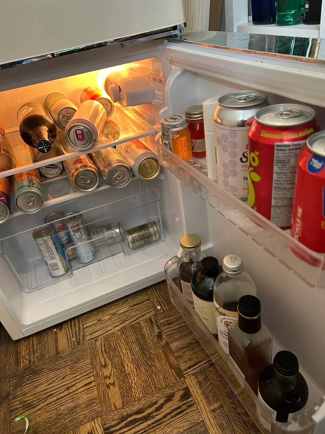 Mini Fridge - Cream image indicator(4)