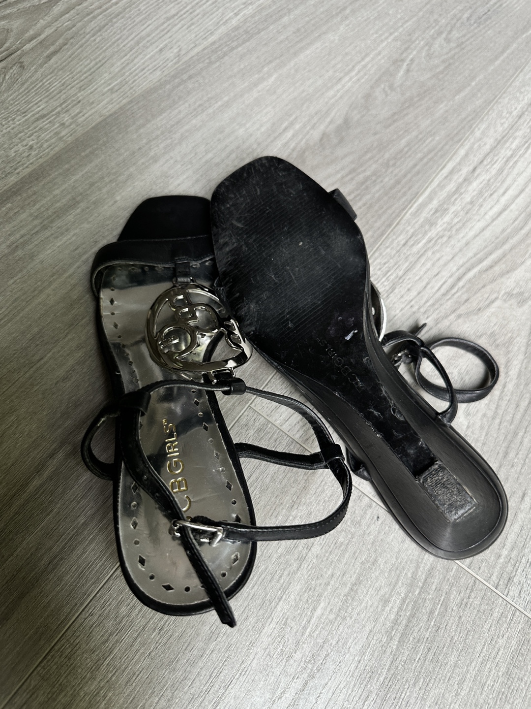 Bcbg Girls Black leather Sandals Size 6 - photo 2