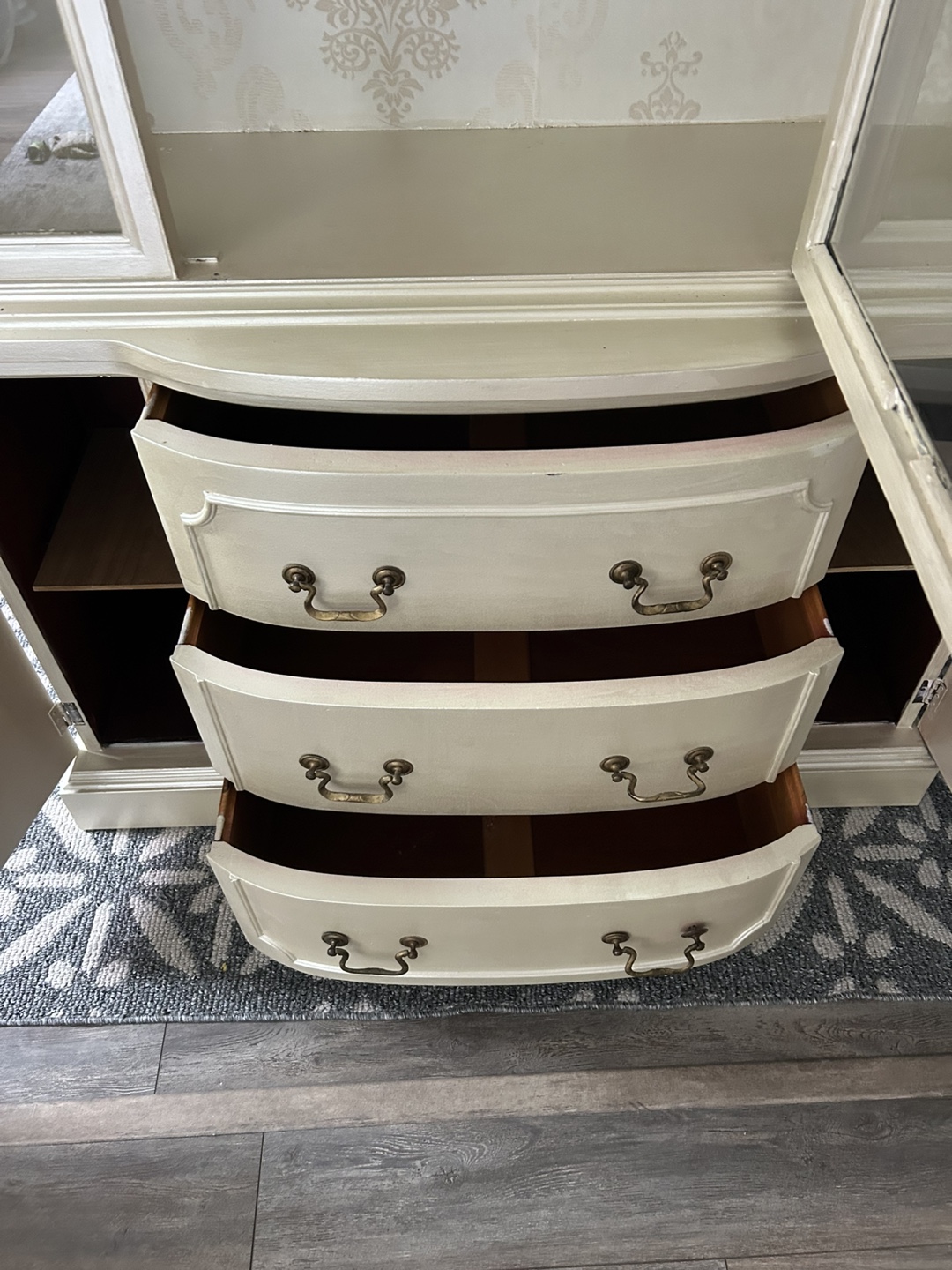 Vintage Painted Hutch/China Cabinet - photo 4