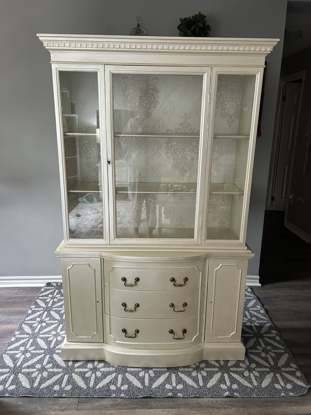 Vintage Painted Hutch/China Cabinet