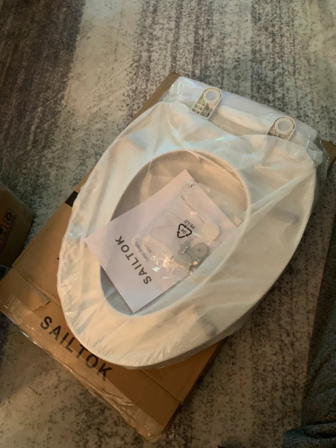 Elongated Toilet Seat with Built-in Potty Training Seat image indicator(2)