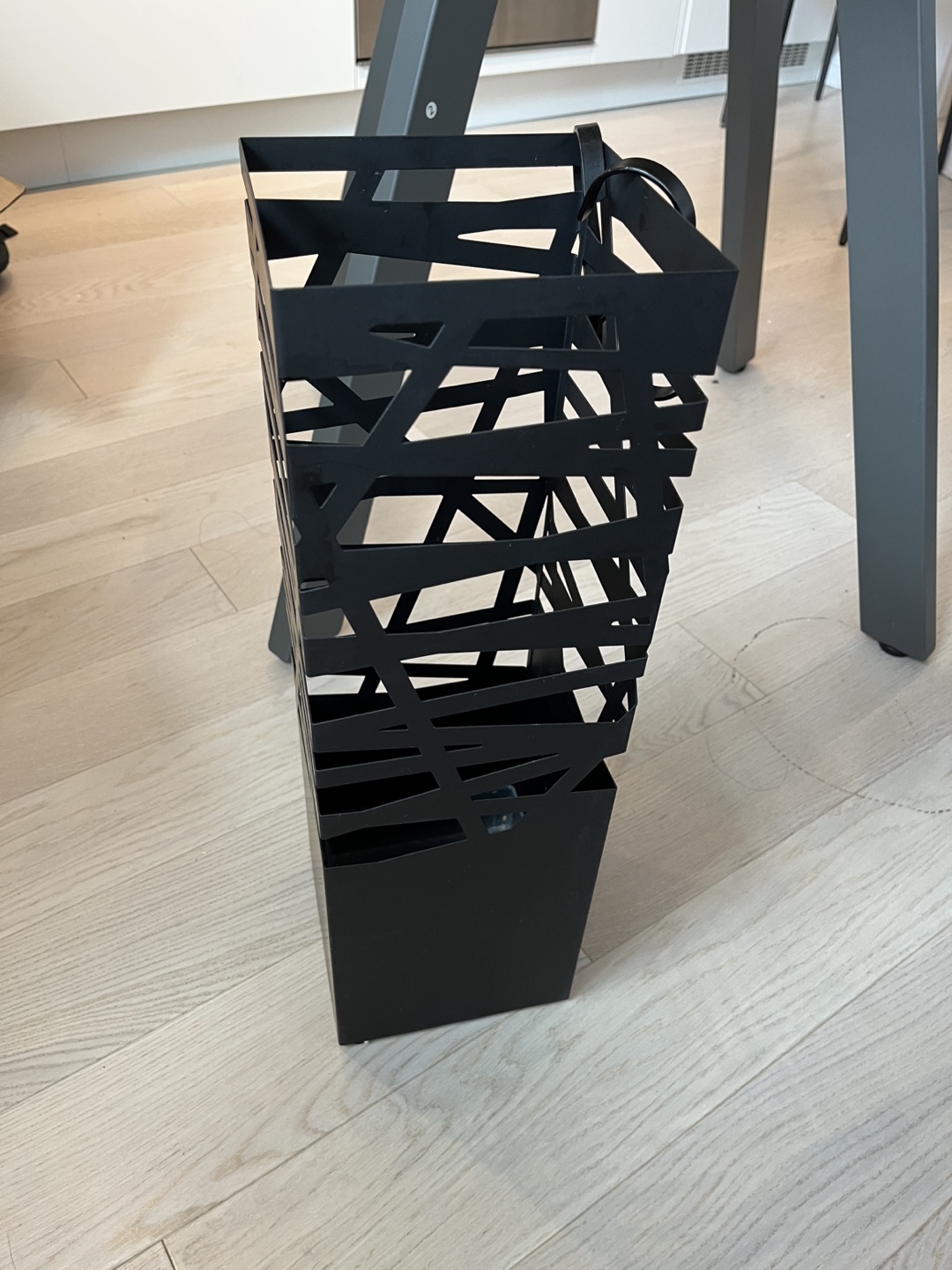 Black Metal Umbrella Stand - photo 2