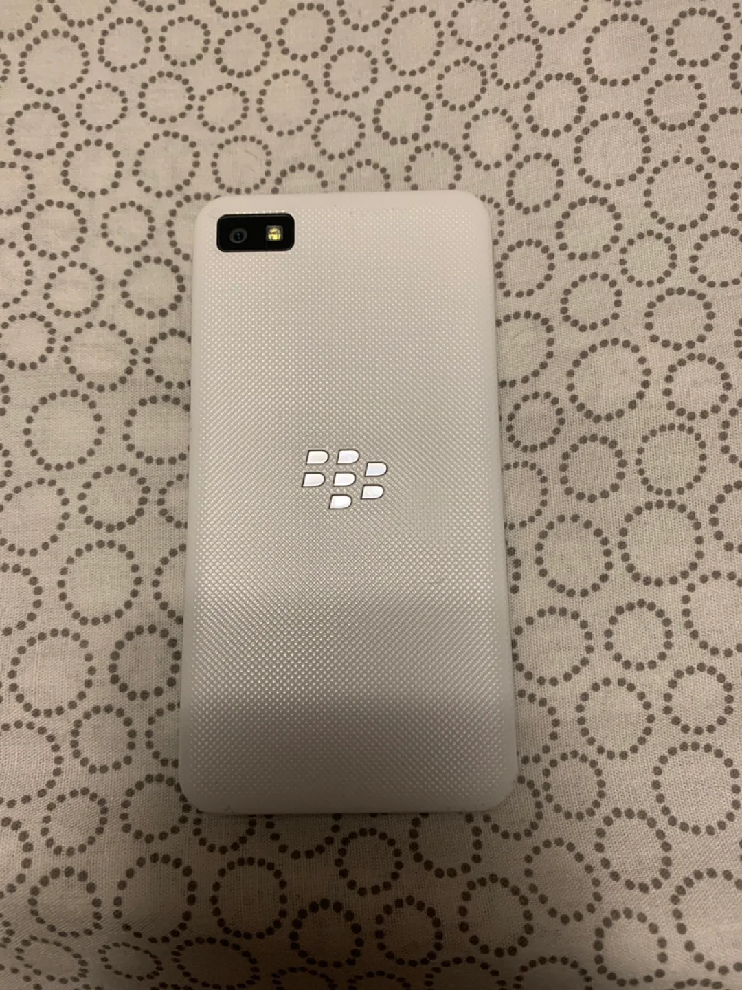 White BlackBerry Z10 Smartphone unlocked image indicator(2)