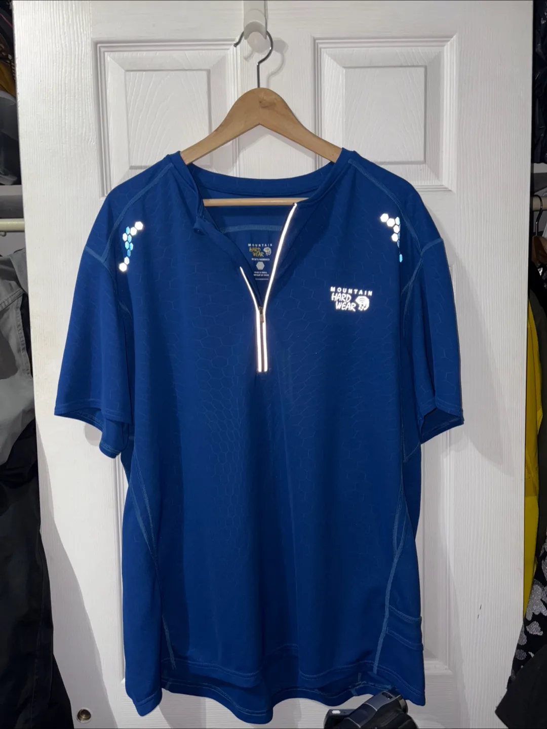 Mountain Hardwear active shirt XL 3M mec tnf acg image indicator(4)