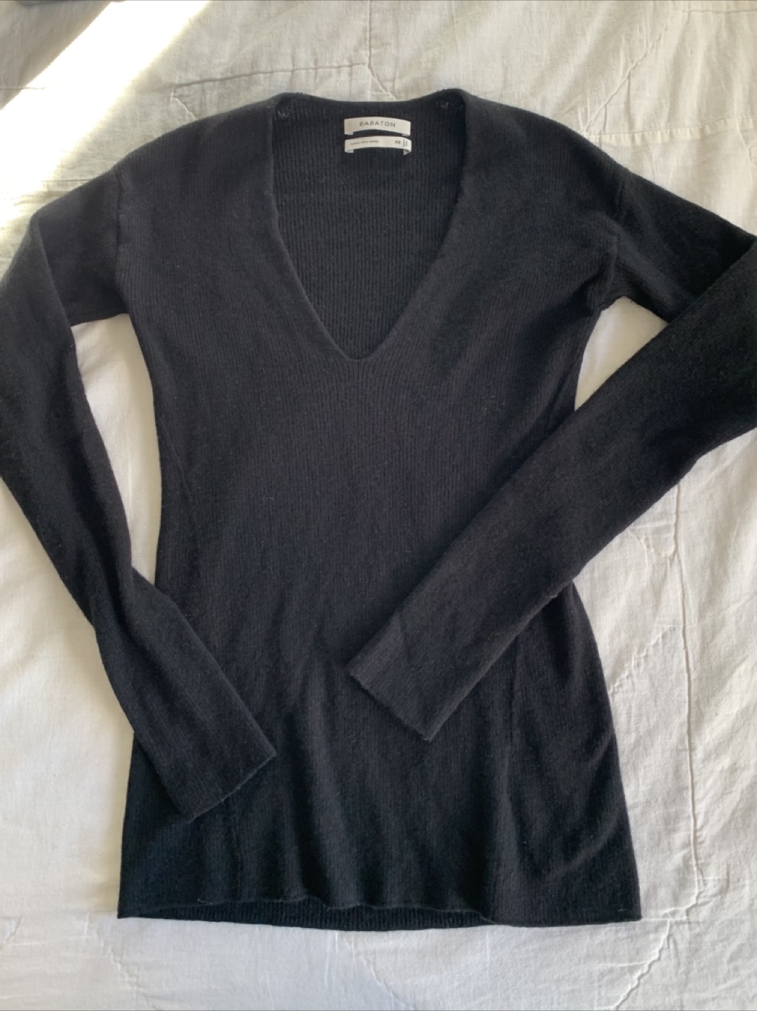 Babaton XS Black V-Neck Wool Sweater