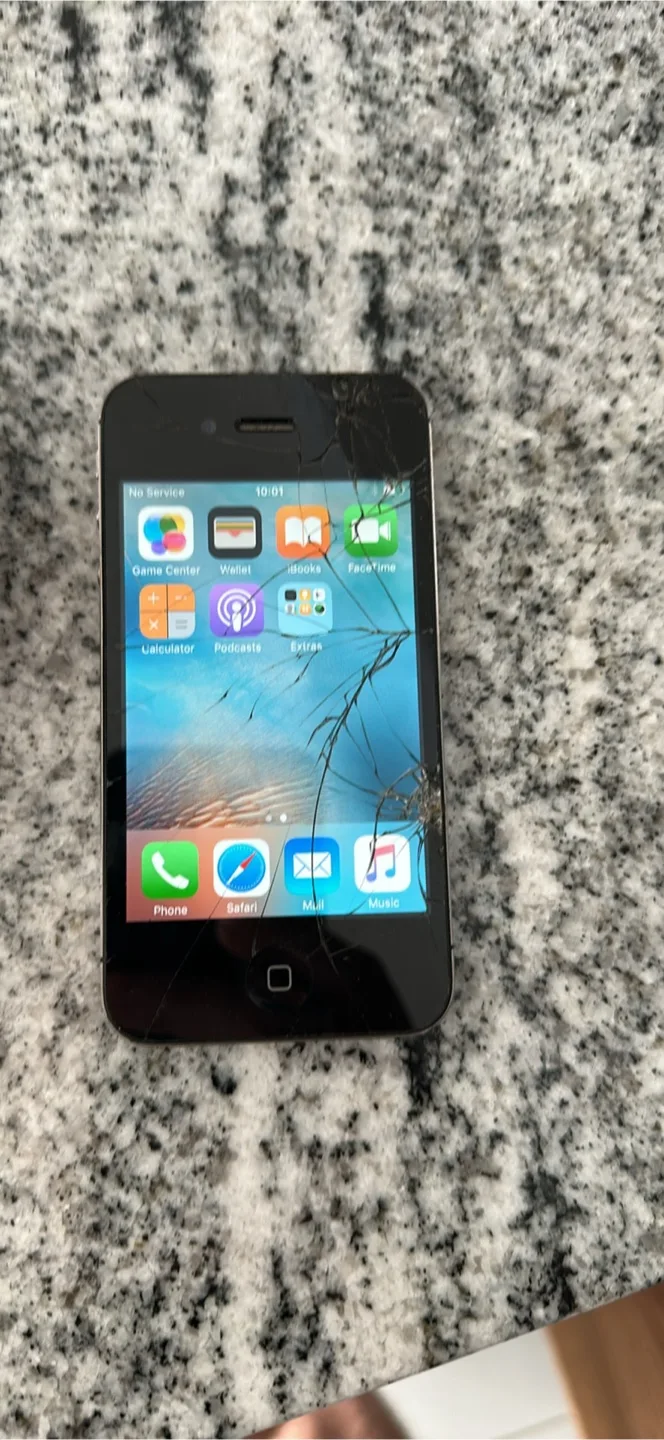 Broken iPhone 4 for parts or repair thumbnail