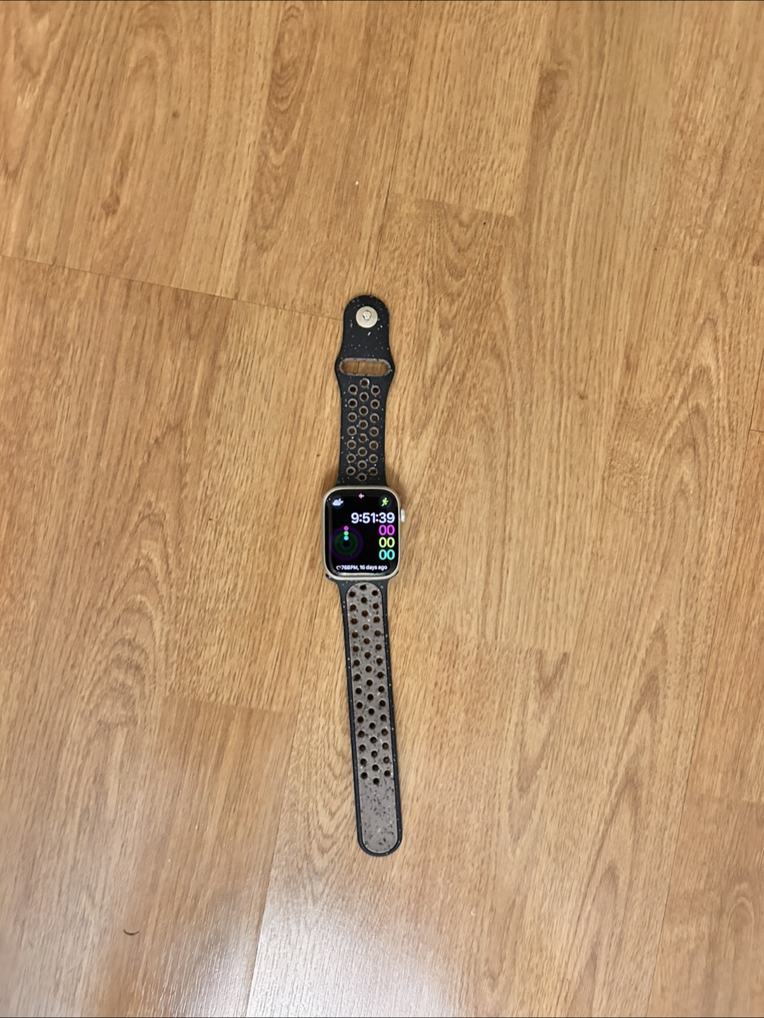 Apple Watch Series 8 GPS, 45mm gold with Band