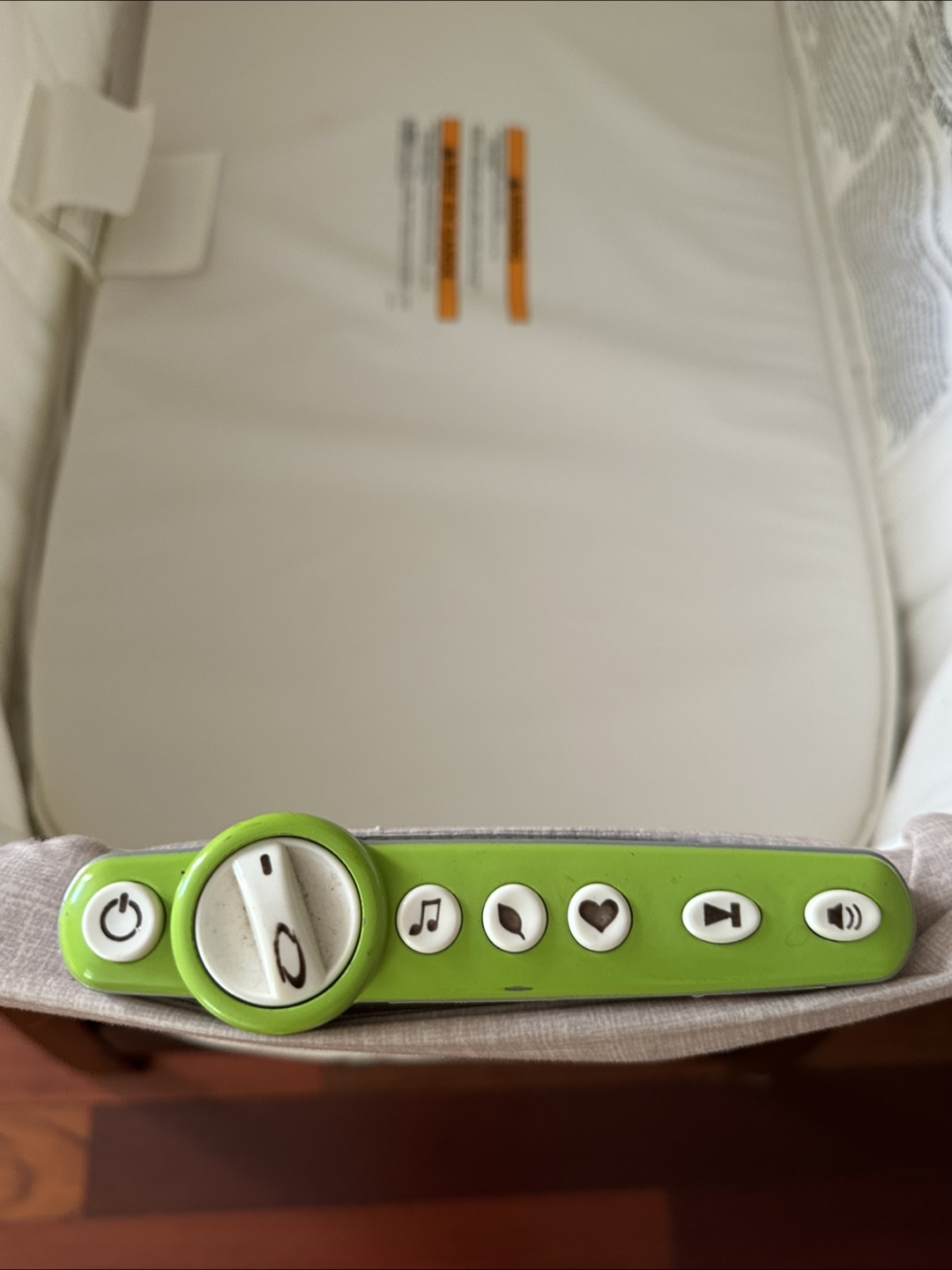 Baby bassinet with stand, music, and vibration - photo 4