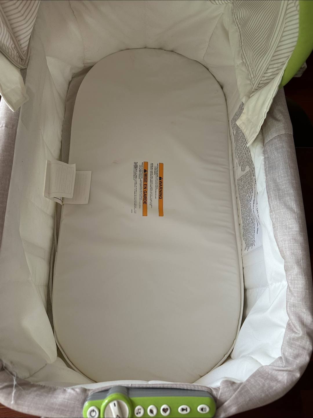 Baby bassinet with stand, music, and vibration - photo 3